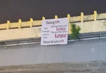 Spanduk Dukungan untuk KPK Terkait Sidang Kasus Abdul Wahid CS Muncul di Pekanbaru