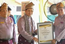 Bupati Kuansing Raih Dua Penghargaan dari Menteri Agama RI