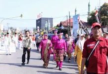Bupati Asmar dan Wabup Muzammil Hadiri Pelepasan Pawai Ta'aruf MTQ ke-44 Riau