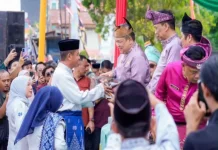 Kabupaten Kampar Tampilkan Simbol Religi di Pawai Ta'aruf MTQ Riau