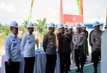 Bersama Kapolri, Bupati Kampar Lepas Distribusi 80 Ton Pupuk Batu Bara untuk Poktan
