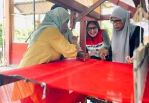 Merajut Kembali Mimpi yang Hanyut: Kisah Pengrajin Tenun Bangkit Bersama PHR