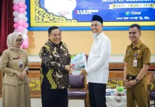 Plt Gubri SF Hariyanto Serahkan Data Tunggakan kepada Wako Paisal