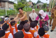 Pastikan MPLS Ramah Berjalan Optimal Bupati Asmar Tinjau Sejumlah Sekolah