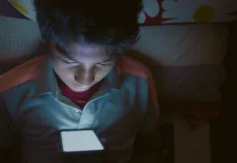 Bahaya Revenge Bedtime Procrastination atau Sengaja Begadang demi Main HP