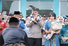Disambut Meriah, Kapolres Meranti AKBP Gede Prasetia dan Istri Tiba di Meranti