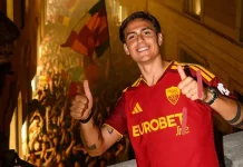 Ribuan Suporter Meriahkan HUT Ke-99 AS Roma di Pusat Kota Roma