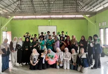 Kukerta UNRI Desa Rumbai Jaya Latih Warga Buat Sabun Cuci