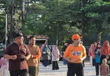 Senam bersama DPC PKS Tuah Madani, Hendry Munief Ajak Warga Jaga Kesehatan Keluarga