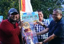Keramat Jubah Merah Juarai Pacu Jalur Rayon IV