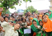 Ajak Siswa Menanam Pohon, Kapolres Meranti Kenalkan Green Policing sejak Dini