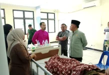 Tinjau RSUD Dorak, Bupati Asmar Jenguk Tokoh dan Warga Meranti yang Dirawat