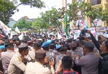 Mahasiswa Unri Tuntut Beasiswa, Karhutla dan Abrasi Diselesaikan
