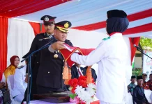 Pamatwil Polda Riau Pimpin Upacara HUT RI di Wilayah Terluar NKRI