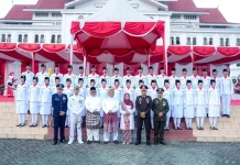 Wawako Sugiyarto Pimpin Upacara Penurunan Bendera HUT ke-81 RI di Kantor Wali Kota