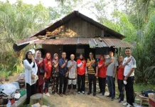 LKKS Kampar Salurkan Bantuan Rumah Tangga