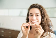 Clear Aligner vs Behel Konvensional, Mana yang Lebih Cocok