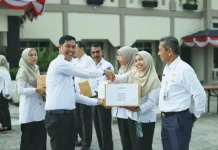 HUT ke-81 RI, Sekda Meranti Serahkan Hadiah Lomba Semarak Kemerdekaan