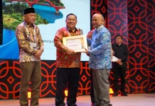 Plt Gubernur Riau Terima Penghargaan IKD 2026