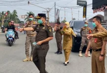 Pemkab Kuansing Tetap Bagikan Masker kepada Masyarakat