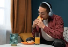 Penyebab Makan Larut Mengganggu Tidur