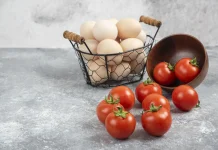 Manfaat Telur dan Tomat Melawan Penuaan