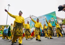 Kafilah Riau Ikuti Pawai Ta’aruf MTQ Nasional XXXI di Semarang
