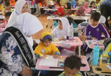 Bunda PAUD Meranti Dorong Kreativitas Anak melalui Art & Craft