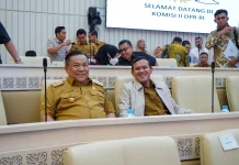 Plt Gubernur Riau Sampaikan Kendala Penertiban Kawasan TNTN ke Komisi II DPR RI