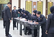 Kakanwil Kemenkum Riau Lantik 5 Pejabat Fungsional Non Manajerial