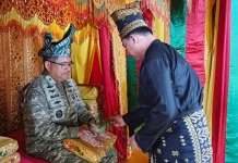 Laksma Imam Hidayat Jalani Majelis Tepung Tawar Tamu Kehormatan LAMR Meranti