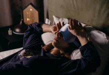 Terlalu Lelah tapi Tidak Bisa Tidur: Fenomena Tired but Wired