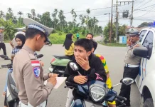 Kedepankan Teguran Humanis, Pengendara Tak Pakai Helm Diberi Edukasi