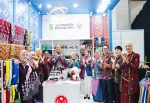 Dekranasda Kampar Promosikan Kerajinan Lokal di KriyaNusa