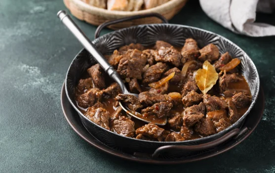 Rendang: Mahkota Kuliner Tradisi Lebaran di Indonesia