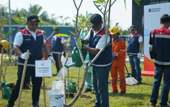 Peringati Hari Bumi 2026 dan HUT ke-65, Hutama Karya Tanam 17.000 Pohon di Jalan Tol