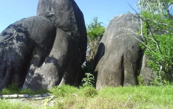 Wisata Batu Gajah Keajaiban Alam dan Legenda di Rokan Hulu