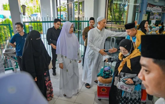 Wako kembali Lepas 129 Calon Jemaah Haji Kloter kedua Kota Dumai ke Makkah