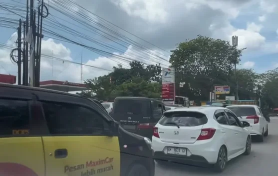 Ojol Pekanbaru Keluhkan Antrean Panjang BBM