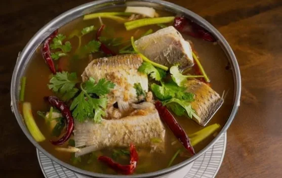 Sup Ikan Rempah Hidangan Hangat Penuh Kekayaan Rasa dan Khasiat