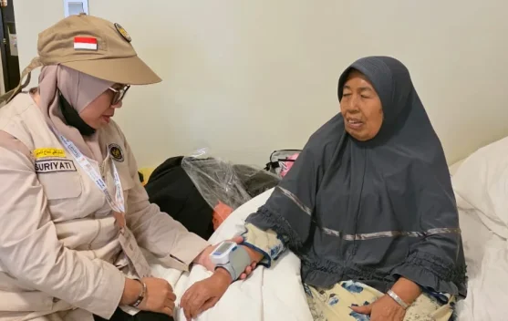 Tim Kesehatan Kloter BTH 09 Bengkalis-Pekanbaru Kawal Ketat Kesehatan Jemaah