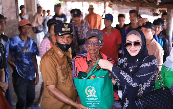 Berkunjung ke Meranti, Iyeth Bustami Janji Bawa Permasalah Arang Bakau ke Pusat