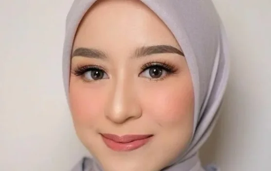 Tren Makeup Natural, Berani, dan Penuh Warna