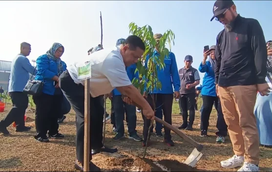 Hari Lingkungan Hidup Sedunia 2026, Pemprov Riau Tanam Pohon dan Bersih-bersih