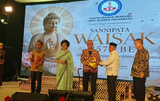 Sannipata Waisak Bersama 2570 di Pekanbaru Berlangsung Khidmat dan Penuh Makna