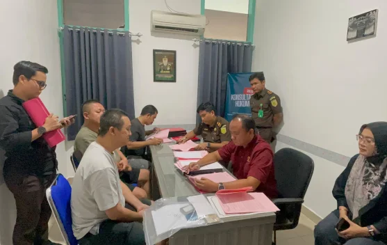 Polda Riau Limpahkan Tiga Tersangka Arang Bakau Ilegal