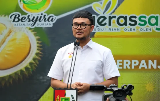 Ketan Talam Durian Sepanjang 1 Kilometer Antar Pekanbaru Raih Rekor MURI Dunia