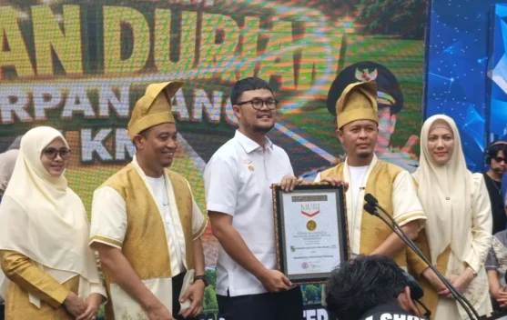 Kota Pekanbaru Raih Rekor MURI Kue Talam Durian 1 Km