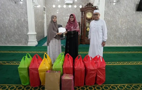 Persatuan Wanita Patra Kilang Dumai Bagian 100 Paket Makan Siang Jumat Berkah