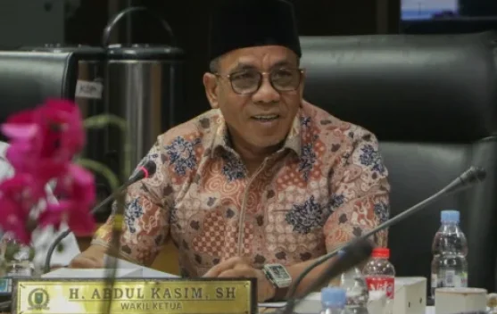 DPRD Riau Dorong Pembelian Seragam SMA/SMK Diserahkan kepada Orang Tua
